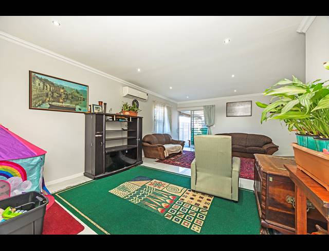 3 BEDROOM HOUSE FOR SALE IN ZONNENDAL